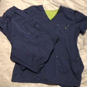 Navy blue scrub set in great condition